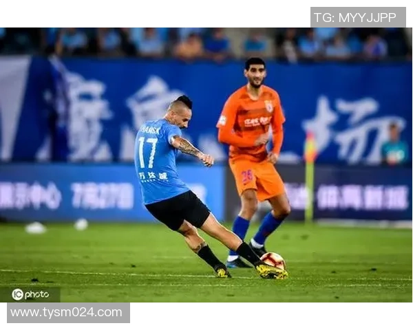 山东鲁能主场迎战大连人全力争胜期待精彩对决